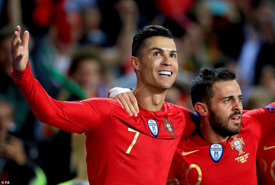 Ronaldo tỏa sáng rực rỡ giúp Bồ Đào Nha chiến thắng
