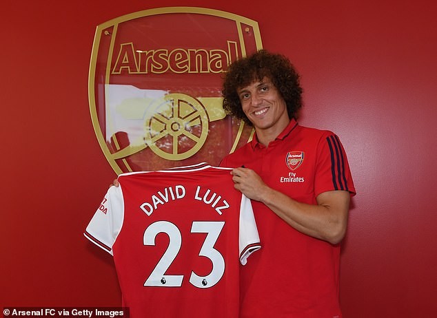 David Luiz bất ngờ chuyển đến Arsenal.