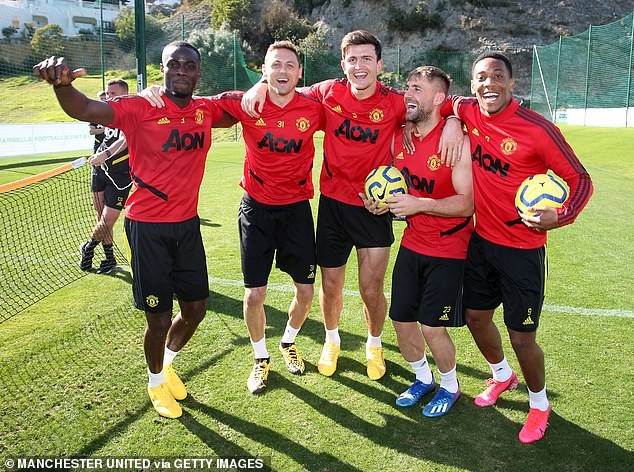 Các cầu thủ M.U tươi cười tại Tây Ban Nha.