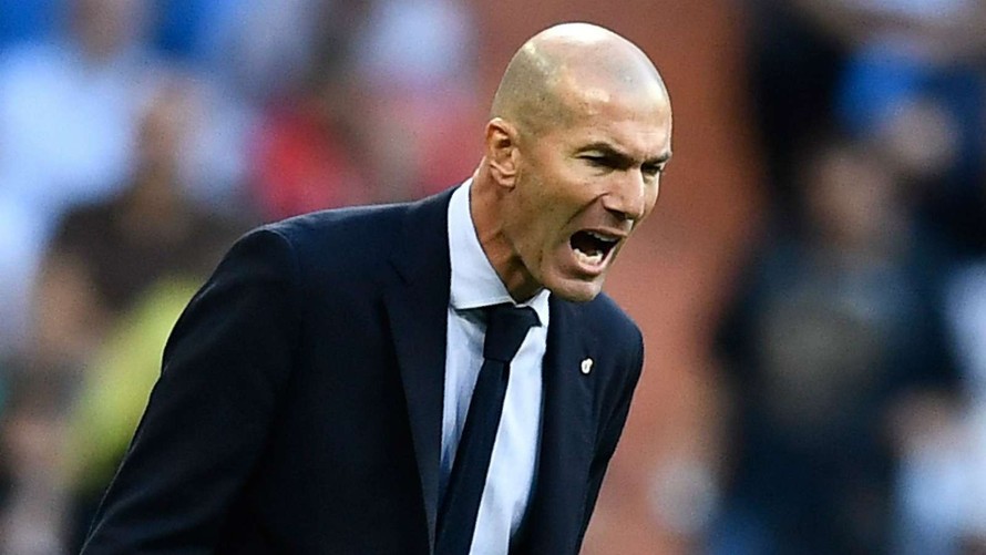 HLV Zinedine Zidane tức giận vì truyền thông chỉ nói đến trọng tài.