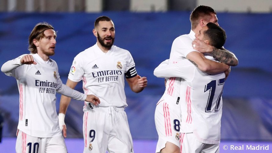 Benzema góp 2 bàn giúp Real vùi dập Alaves