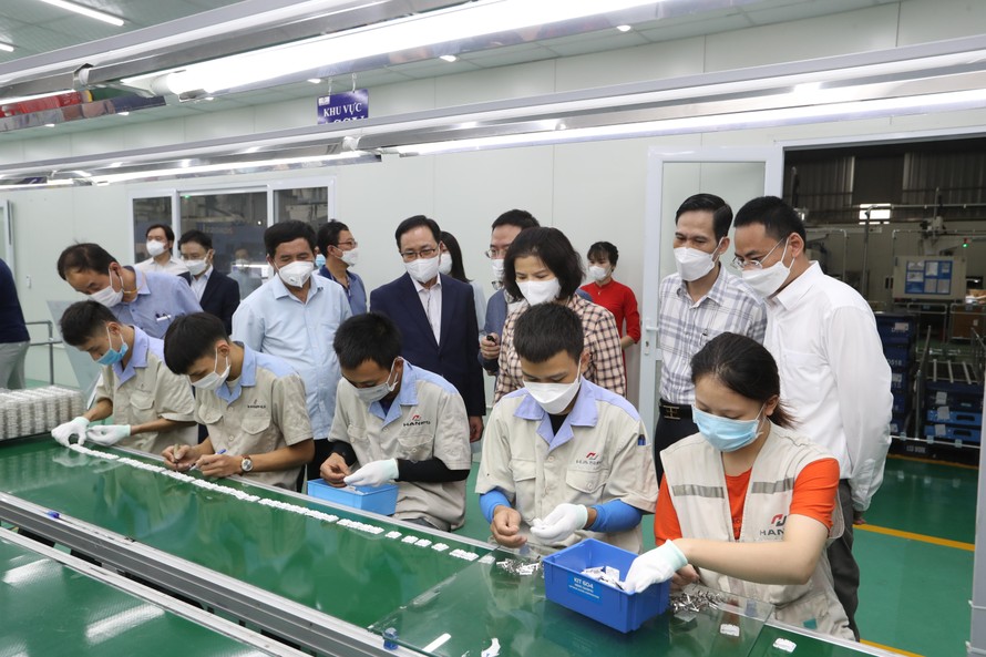 Doanh nghiệp tại khu công nghiệp Tiên Sơn - Bắc Ninh đẩy mạnh chuyển đổi và tăng cường số hóa trong doanh nghiệp. Ảnh: Mạnh Thắng