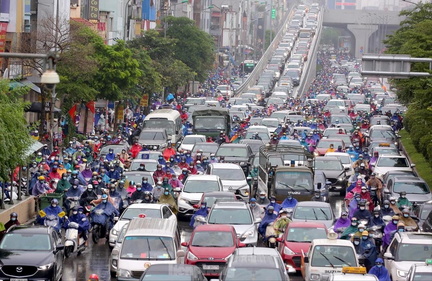 Hà Nội sẽ cấm xe máy một số tuyến đường từ Vành đai 3 trở vào, sớm hơn 5 năm so với kế hoạch. Ảnh: Anh Trọng