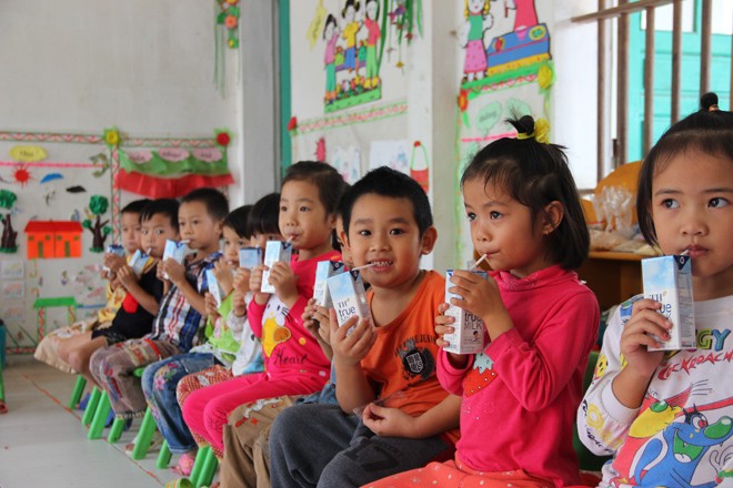 Chương trình sữa học đường mang tên Vì tầm vóc Việt do Tập đoàn TH triển khai tại Nghệ An – một trong những bước quan trọng trong lộ trình thực hiện Đề án Dinh dưỡng người Việt.