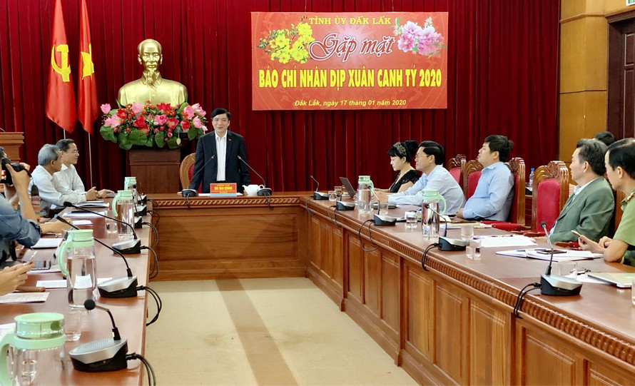 Ông Bùi Văn Cường, Ủy viên Trung ương Đảng, Bí thư Tỉnh ủy Đắk Lắk gặp mặt đại diện các báo đài trung ương, địa phương thường trú tại địa bàn tỉnh Đắk Lắk. 