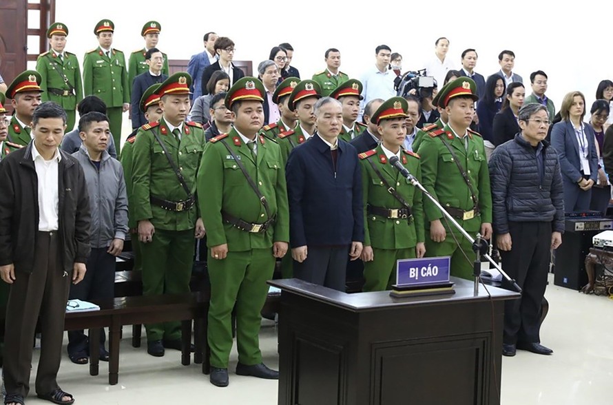 Trong vụ án Mobifone mua AVG, hai cựu Bộ trưởng Nguyễn Bắc Son và Trương Minh Tuấn đều bị xét xử về tội “Nhận hối lộ”