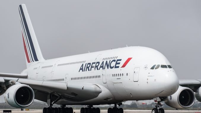 Căng thẳng thương mại Mỹ-EU đã âm ỉ từ vài năm qua. Trong ảnh: Một máy bay Airbus A380 do châu Âu sản xuất ảnh: airlinegeeks.com 