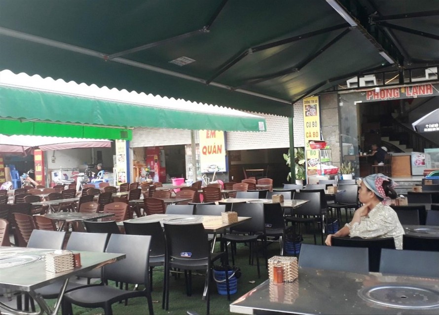 Nhiều quán bia, nhà hàng ở Hà Nội vắng khách khi luật chống tác hại rượu, bia có hiệu lực Ảnh: Võ Hóa 