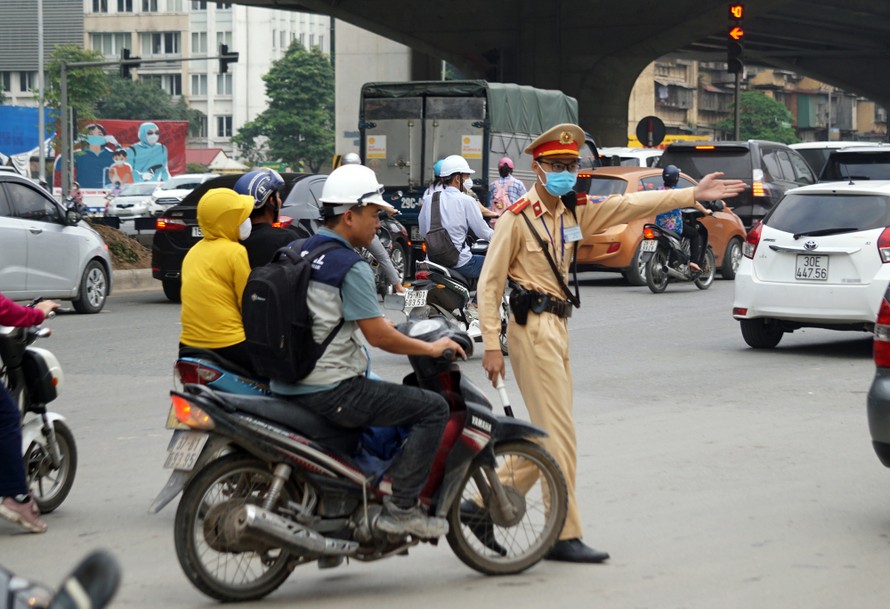 CSGT Hà Nội tổng kiểm soát, xử lý vi phạm giao thông ảnh: Nguyễn Hoàn