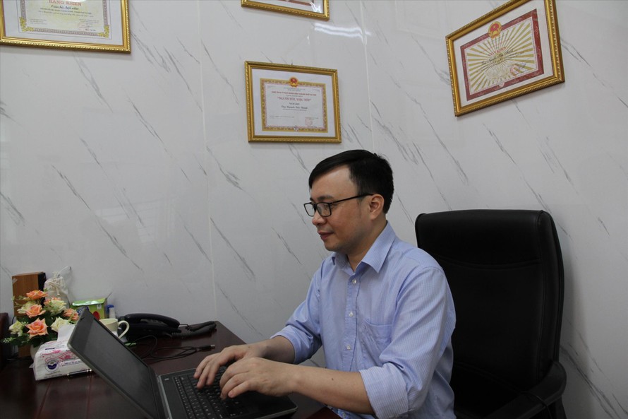 Chủ tịch Hội Người mù quận Thanh Xuân tại nhiệm sở Ảnh: N.M.Hà 