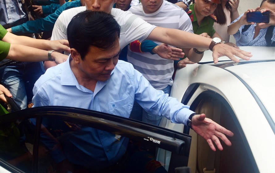 Được tại ngoại, ông Nguyễn Hữu Linh đã đến tham gia phiên tòa Ảnh: Tân Châu 