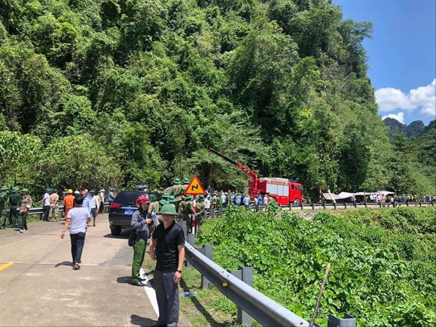 Hiện trường vụ tai nạn thảm khốc ở Quảng Bình