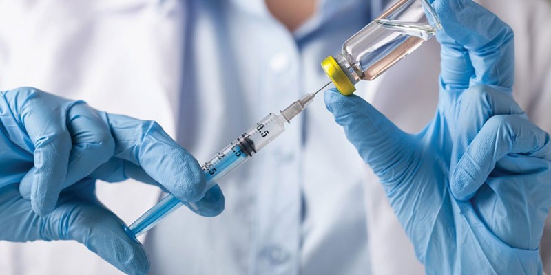Việt Nam đặt mua vắc-xin của Nga và Anh