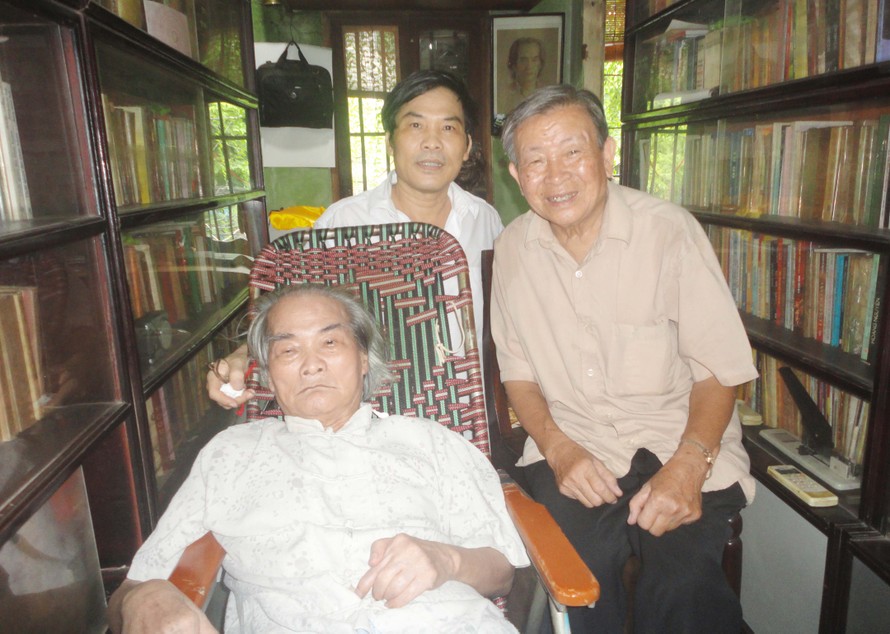 Nhà văn Sơn Tùng, ông Trần Tam Giáp và anh Bùi Sơn ĐịnhẢnh: KIẾN NGHĨA 