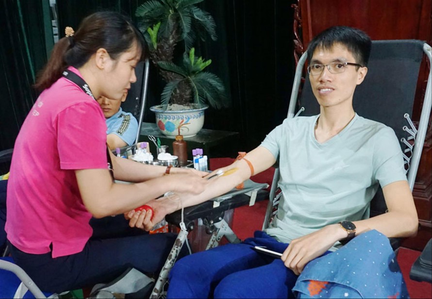 Anh Ngô Xuân Khương tham gia hiến máu tình nguyện 
