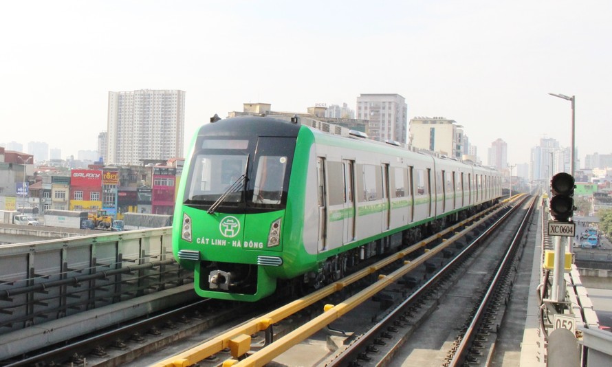 Khác với các lần vận hành kỹ thuật trước đây, lần này dự án đã cho chạy tất cả 13 đoàn tàu để “test” các thông số kỹ thuật, vận hành của cả 11 chuyên ngành và nhân sự của Hanoi Metro