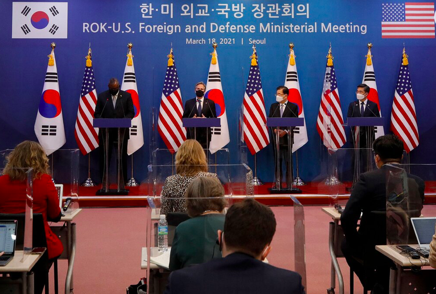 Bốn bộ trưởng ngoại giao và quốc phòng của Mỹ và Hàn Quốc trong cuộc họp báo chung ngày 18/3 Ảnh: NYT 