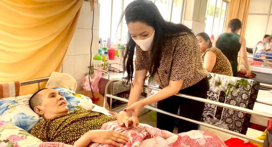 Trịnh Kim Chi tiết lộ tình hình sức khỏe nghệ sĩ Hoàng Lan và kêu gọi giúp đỡ