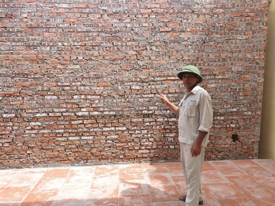 Chủ tịch huyện chỉ đạo xử lý vụ xây tường bao đình làng chắn lối đi của người dân