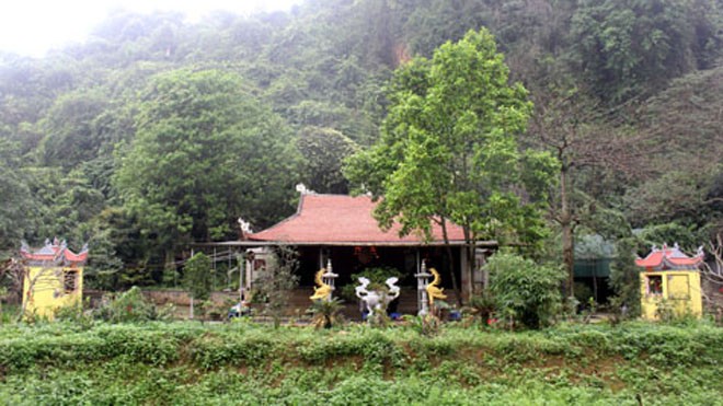 Ngôi đền chị Minh dựng dưới chân núi Cóc 