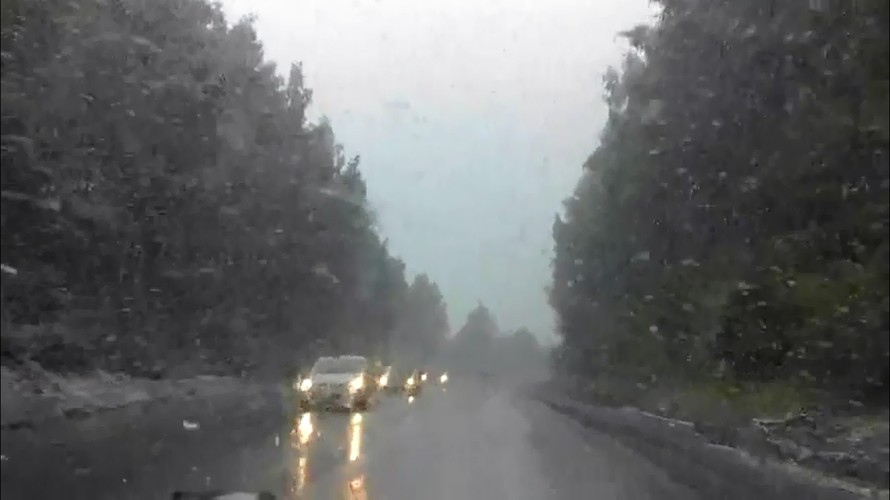 Thiên nhiên kỳ quái: Tuyết rơi mùa hè ở Nga