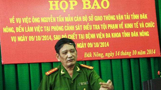 Đại tá Lương Ngọc Lếp - Phó giám đốc Công an tỉnh Đắk Nông trả lời báo chí về vụ việc cán bộ Thanh tra giao thông tự tử tại trụ sở công an