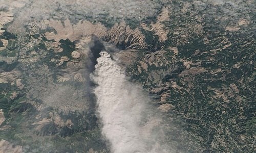 Núi lửa Aso giúp ngăn trận động đất lớn xảy ra ở thành phố Kumamoto, Nhật Bản. Ảnh: NASA Earth Observatory.