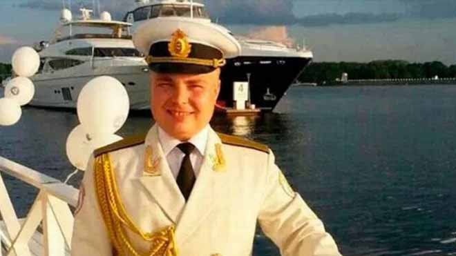 Ca sĩ Roman Valutov may mắn thoát chết nhờ không lên máy bay do hộ chiếu hết hạn. (Ảnh: TASS)