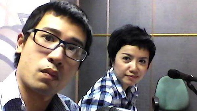Viết Duy và BTV Phương Hiền, đồng nghiệp của anh trong nhiều chương trình phát thanh