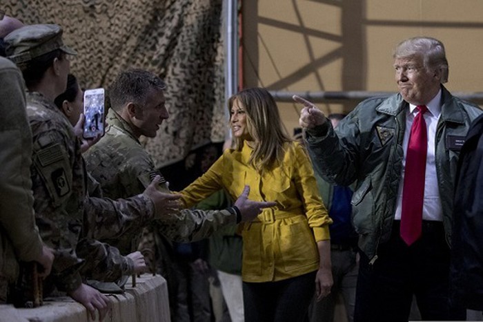 Tổng thống Mỹ Donald Trump và Đệ nhất phu nhân Melania đến thăm căn cứ Mỹ ở Iraq.