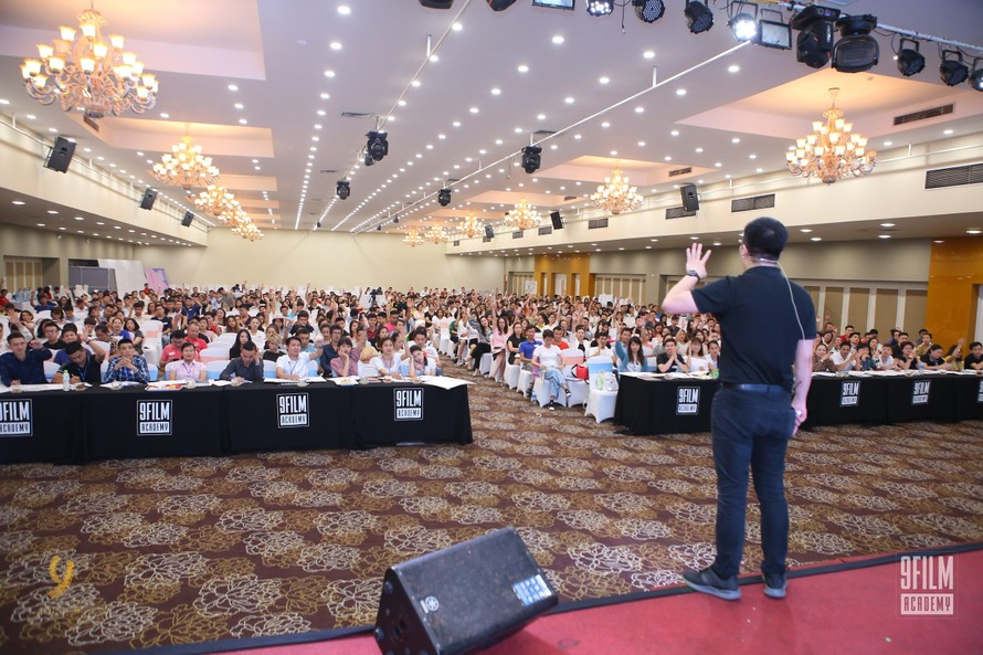 Đạo diễn Nguyễn Hoàng Vũ cùng 'chiến lược video marketing' với 2000 người