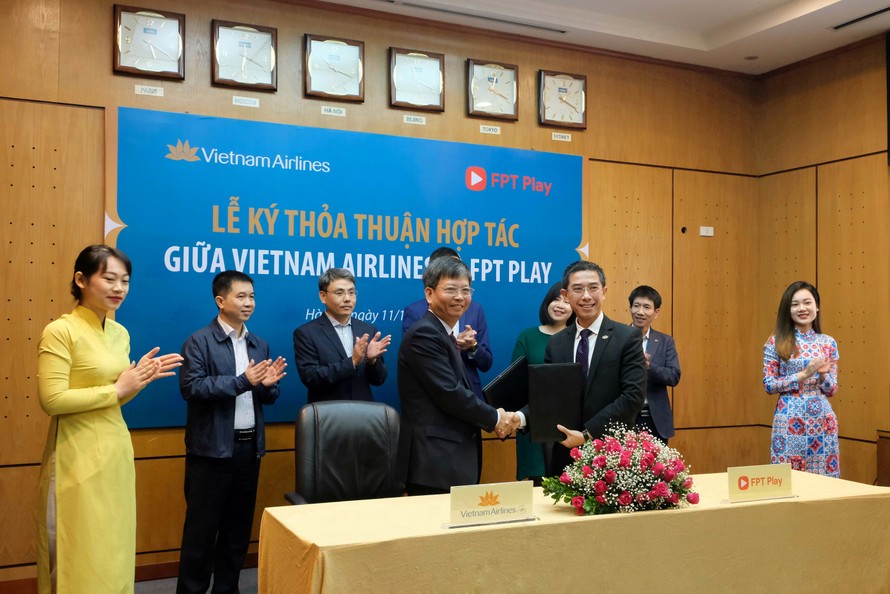 Triển khai ứng dụng FPT Play trên chuyến bay nội địa của Vietnam Airlines