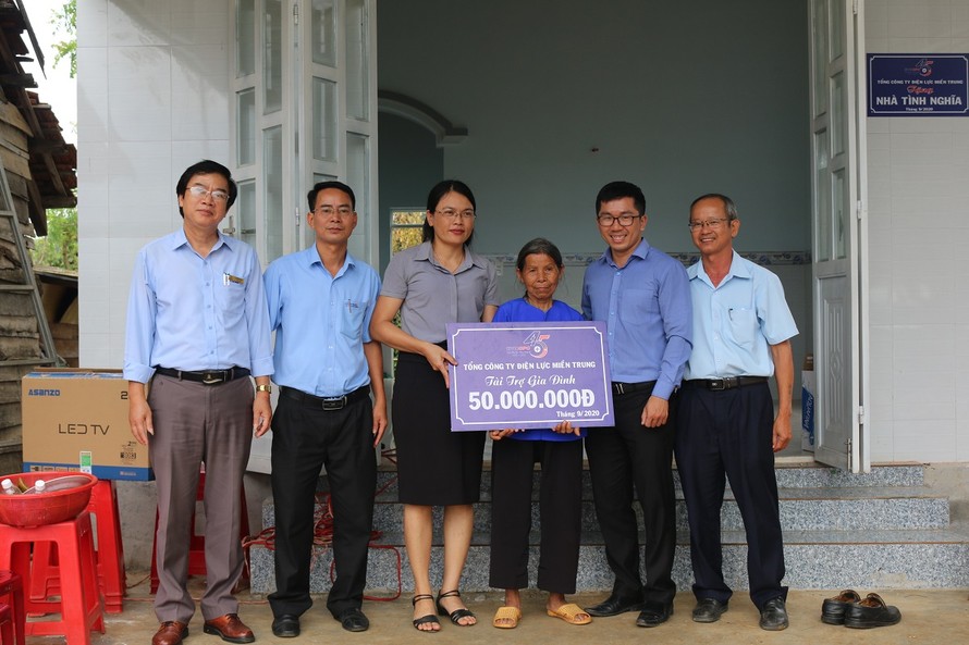 PC Đắk Nông tặng căn nhà tình nghĩa cho gia đình bà Hà Thị Sinh