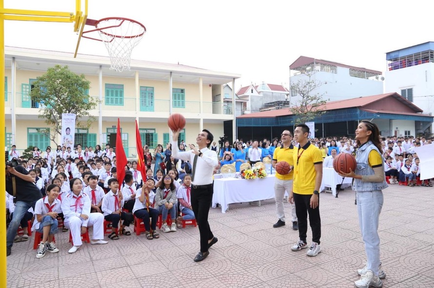Hoạt động này của Sun Life Việt Nam nhằm tạo cơ hội cho các em học sinh được tiếp xúc với môn thể thao này ngay khi còn nhỏ.