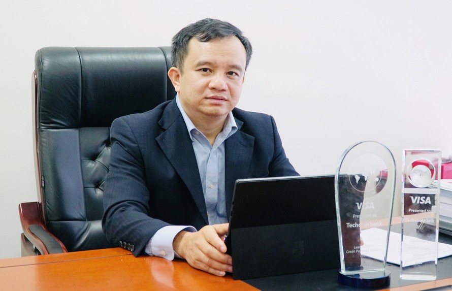 Ông Đặng Công Hoàn – Phó Giám đốc phụ trách Khối Dịch vụ ngân hàng và tài chính cá nhân kiêm Giám đốc Phát triển sản phẩm Bán lẻ Techcombank