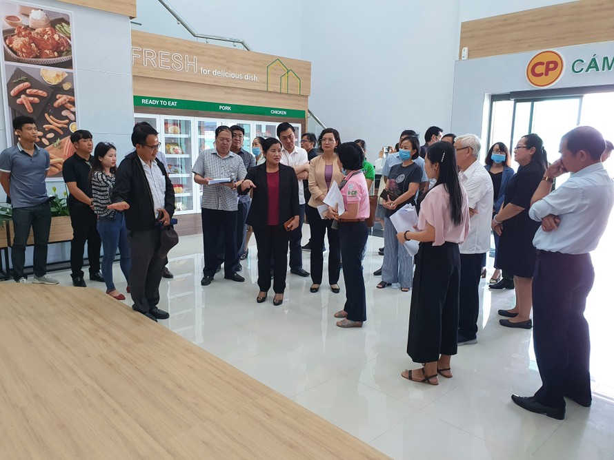 Lãnh đạo tỉnh Bình Phước tham quan Công ty Cổ phần Chăn nuôi C.P Việt Nam