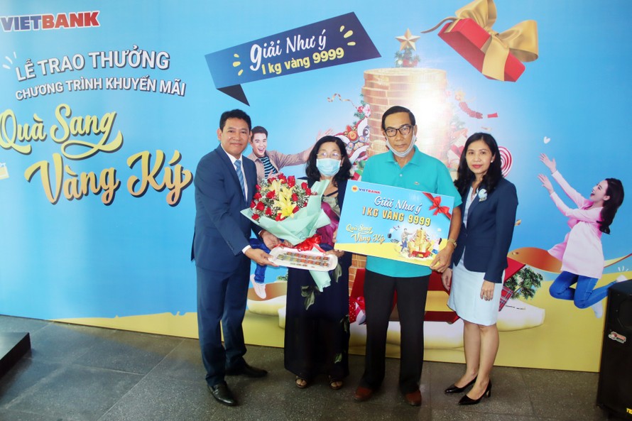 Bà Thái Thị Kim Tâm gửi tiết kiệm tại Vietbank trúng 1 kg vàng