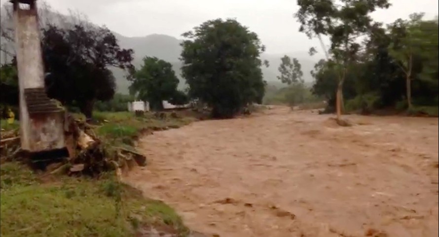 Lốc xoáy đổ bộ Zimbabwe, ít nhất 65 người thiệt mạng