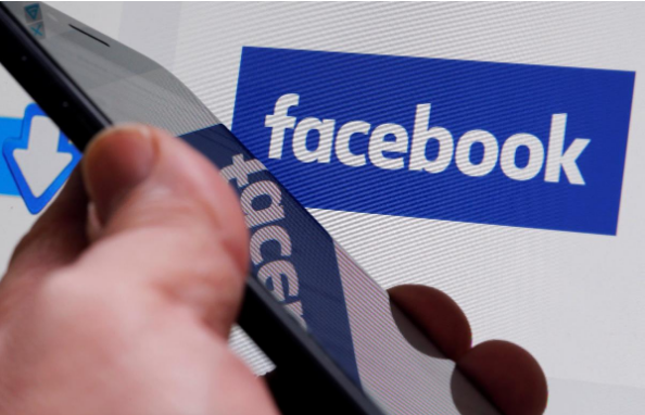 Facebook là một mạng xã hội được nhiều người sử dụng. Ảnh: Reuters