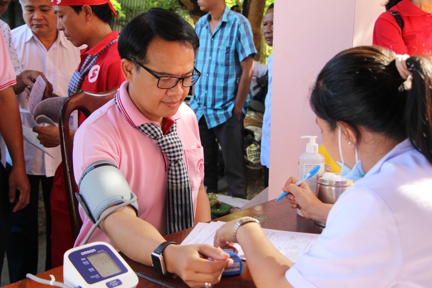 Người đàn ông Thái vượt hàng trăm cây số về vùng sâu hiến máu tình nguyện
