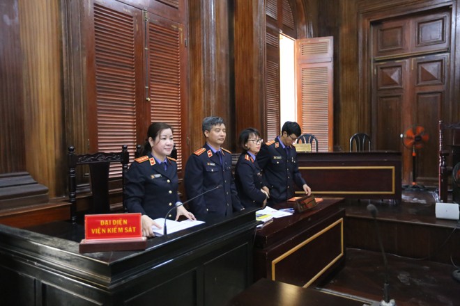 Đại diện Viện Kiểm sát tại tòa kiến nghị Cơ quan ANĐT - Bộ Công an điều tra làm lộ bí mật Nhà nước trong vụ án Ảnh: Tân Châu