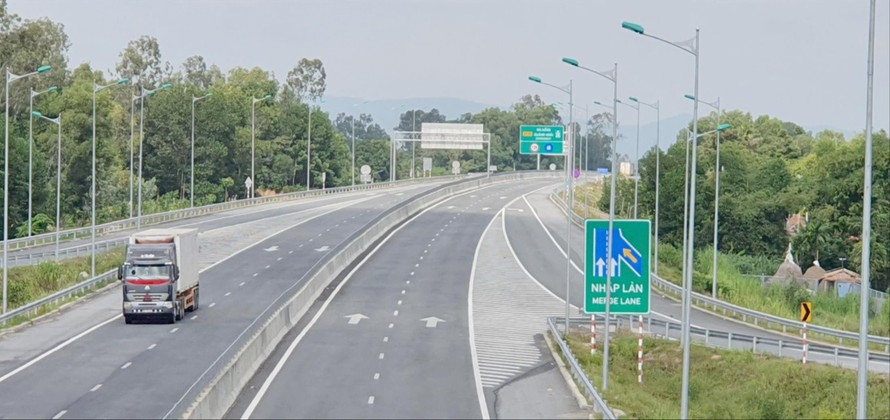 Nếu chỉ định thầu các đoạn cao tốc Bắc – Nam cần rút ra bài học từ làm Quốc lộ 1 trước đâyẢnh minh hoạ: Cao tốc Đà Nẵng – Quảng Ngãi