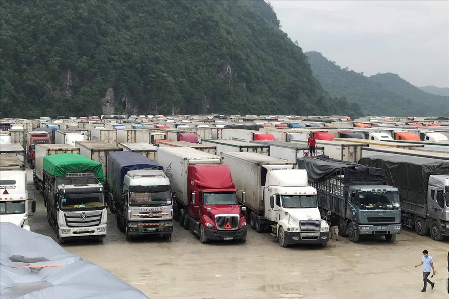Hàng nghìn xe nông sản vẫn bị ùn tắc ở các cửa khẩu tại Lạng Sơn. Ảnh: Nam Khánh