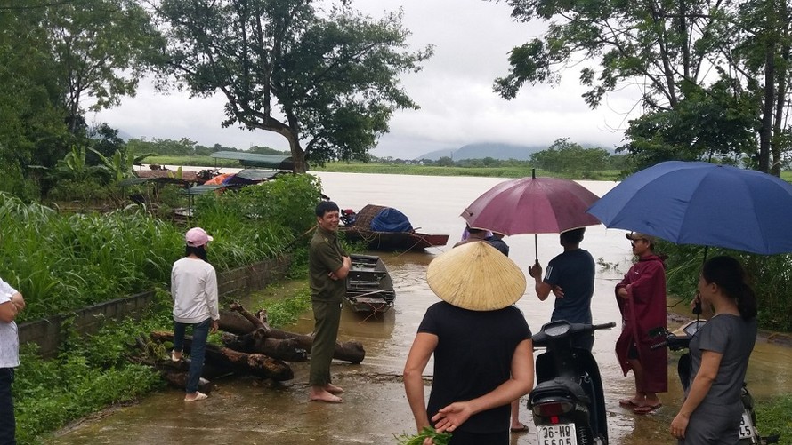 Nước dâng, ngập đường tại xã Xuân Cao, huyện Thường Xuân
