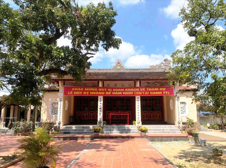 Ngôi chánh điện trong phủ Kiên Thái Vương - nơi thờ 5 vị vua triều Nguyễn