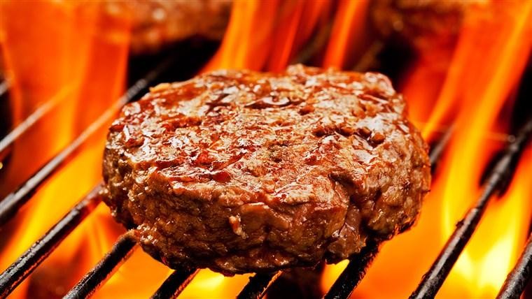 Thịt bò nướng cháy cạnh ăn ngon, nhưng chỗ cháy đó không tốt cho sức khỏe