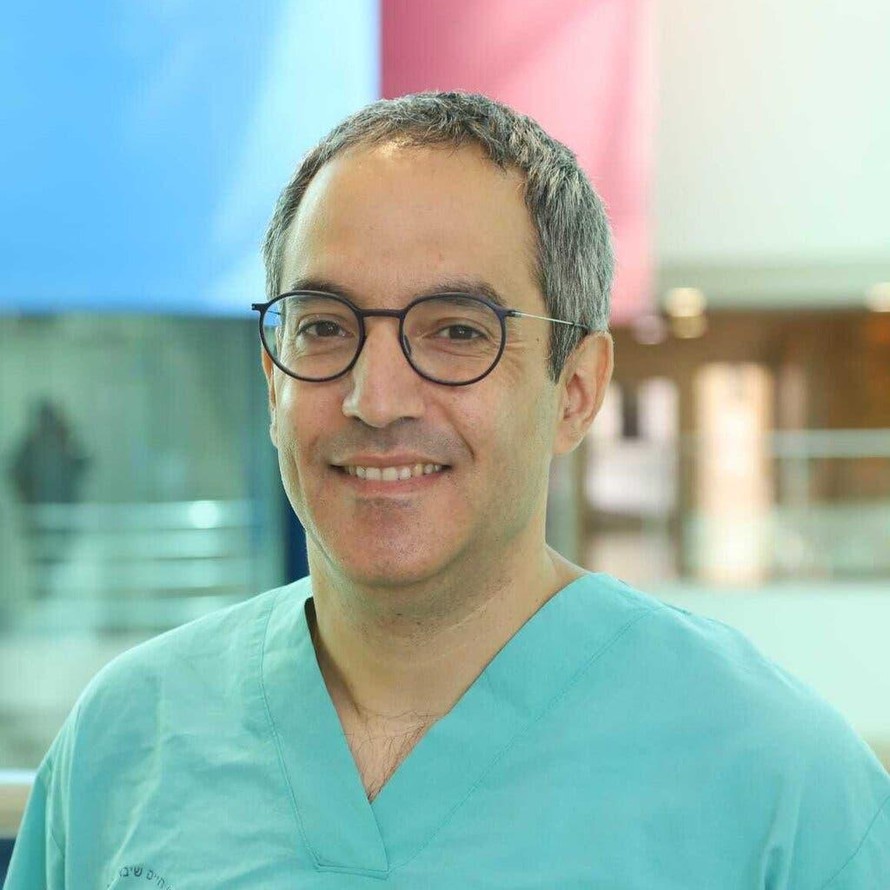 Bác sỹ Elad Maor là người Israel đầu tiên nhiễm biến thể mới Omicron