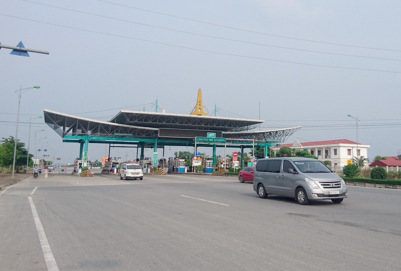 Trạm thu phí BOT Mỹ Lộc trên tuyến chính (cho đoạn đường dài 3,9km từ trạm tới TP Nam Định.