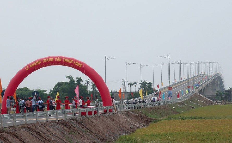 Cầu Thịnh Long nối huyện Nghĩa Hưng và Hải Hậu (Nam Định) chính thức được khánh thành.