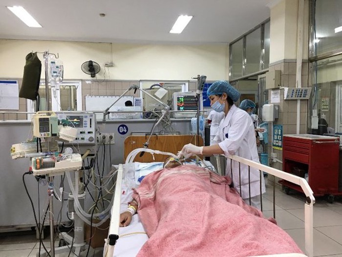 Điều trị cho bệnh nhân ngộ độc ma tuý đá tại BV Bạch Mai, Hà Nội. Ảnh: Vietnam+